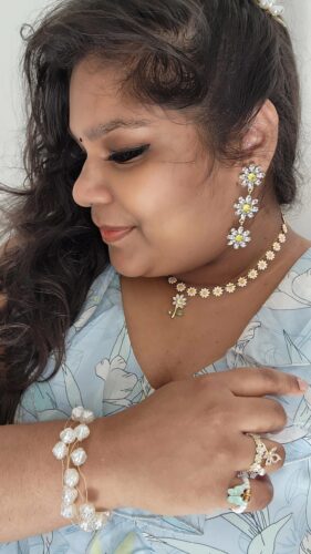 Statement Daisy Drop Earrings photo review